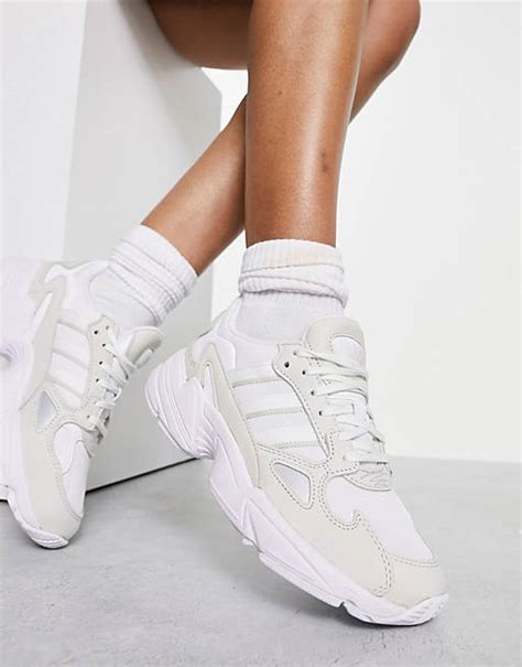 adidas Originals – Falcon – Sneaker in Weiß und 